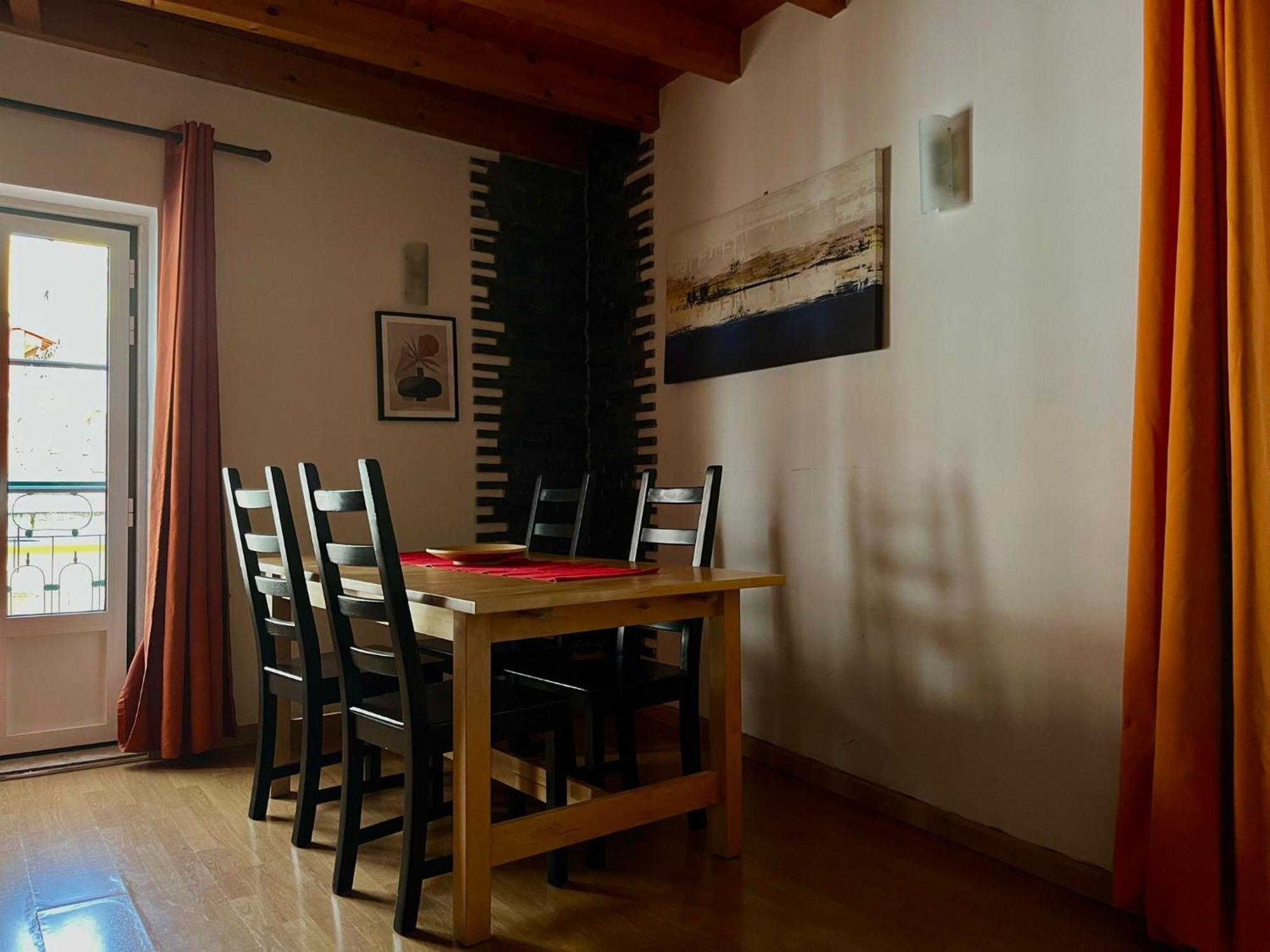 2 Bedroom, 2 Bathroom Apartment - Travessa Da Madalena リスボン エクステリア 写真