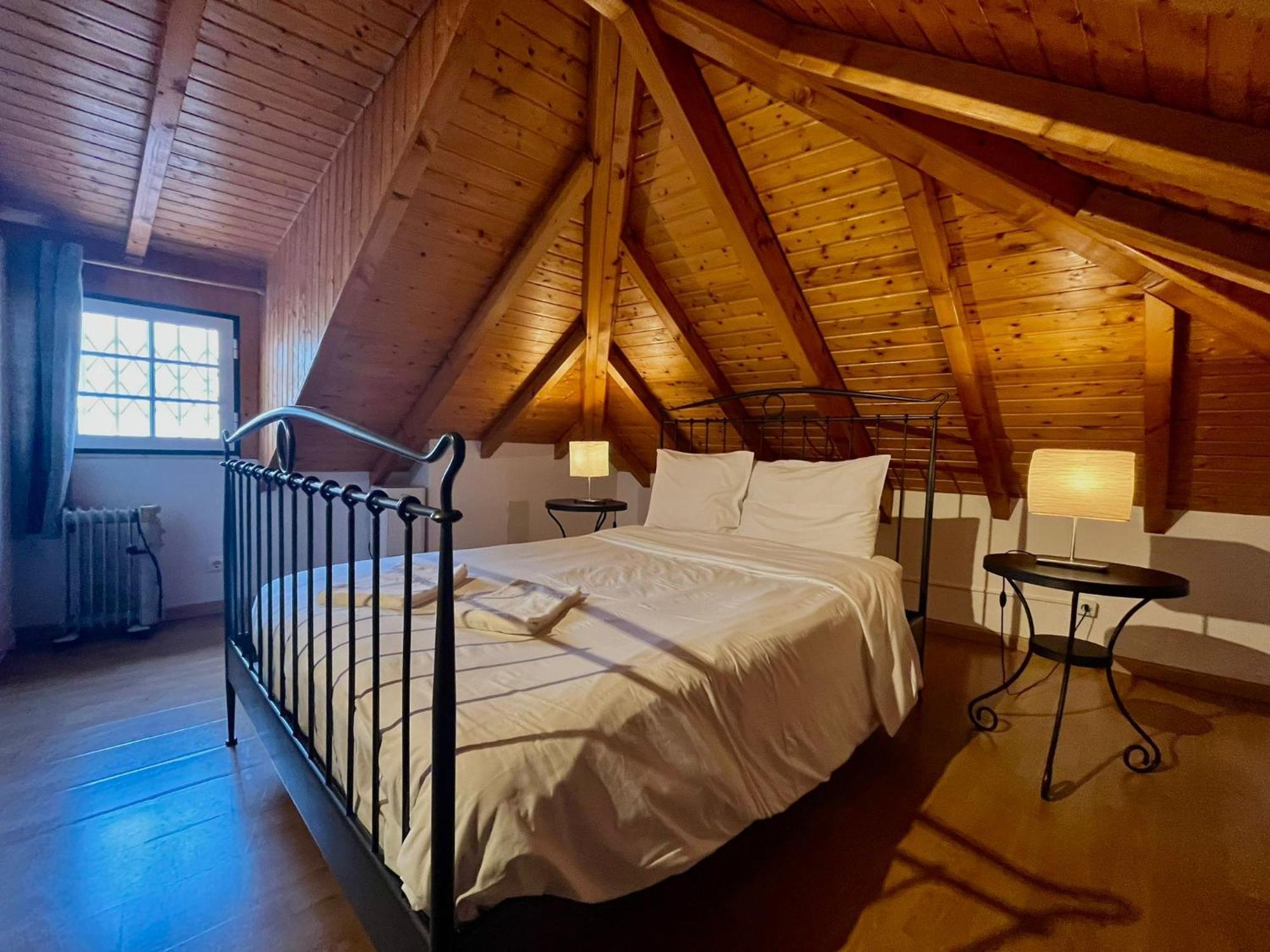 2 Bedroom, 2 Bathroom Apartment - Travessa Da Madalena リスボン エクステリア 写真