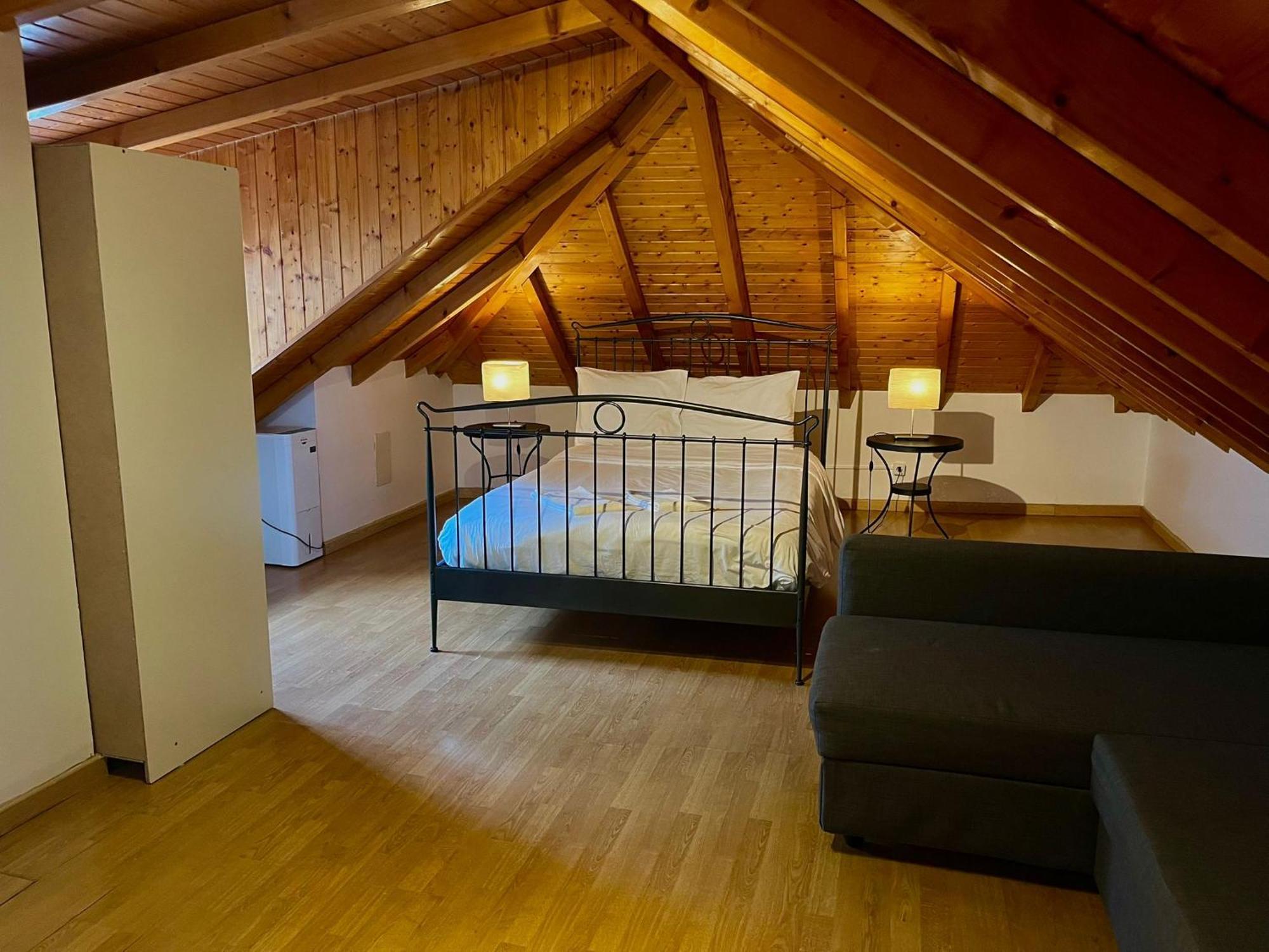 2 Bedroom, 2 Bathroom Apartment - Travessa Da Madalena リスボン エクステリア 写真