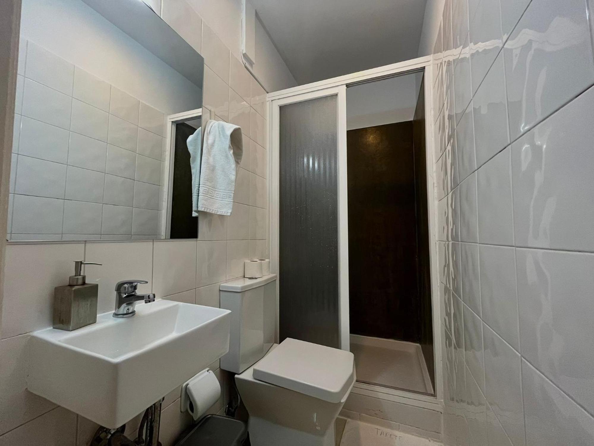 2 Bedroom, 2 Bathroom Apartment - Travessa Da Madalena リスボン エクステリア 写真