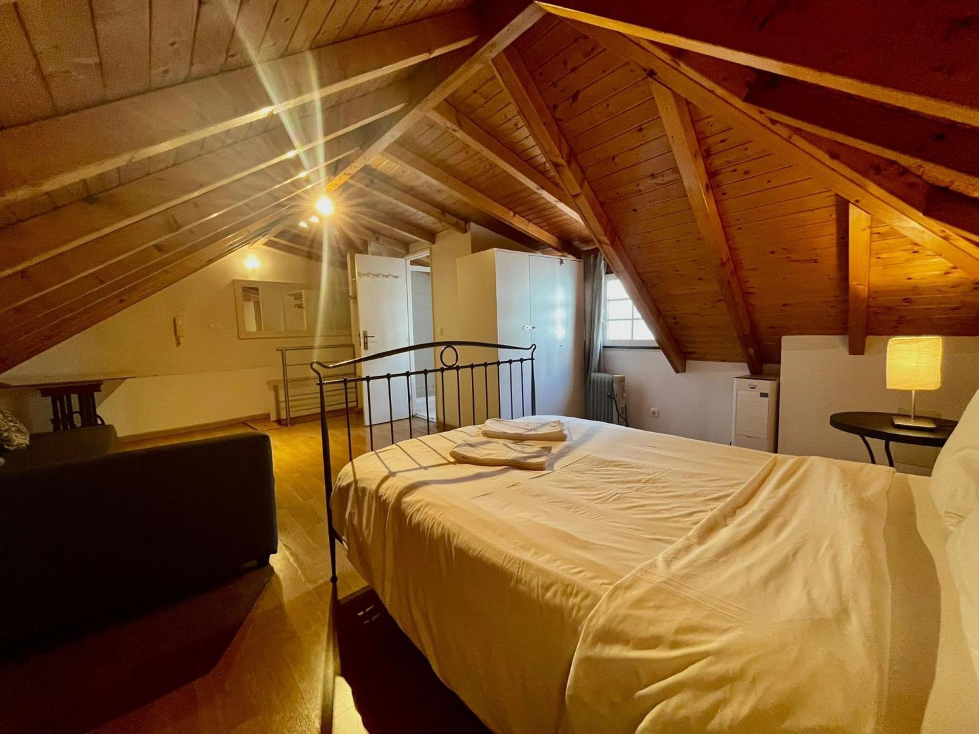 2 Bedroom, 2 Bathroom Apartment - Travessa Da Madalena リスボン エクステリア 写真