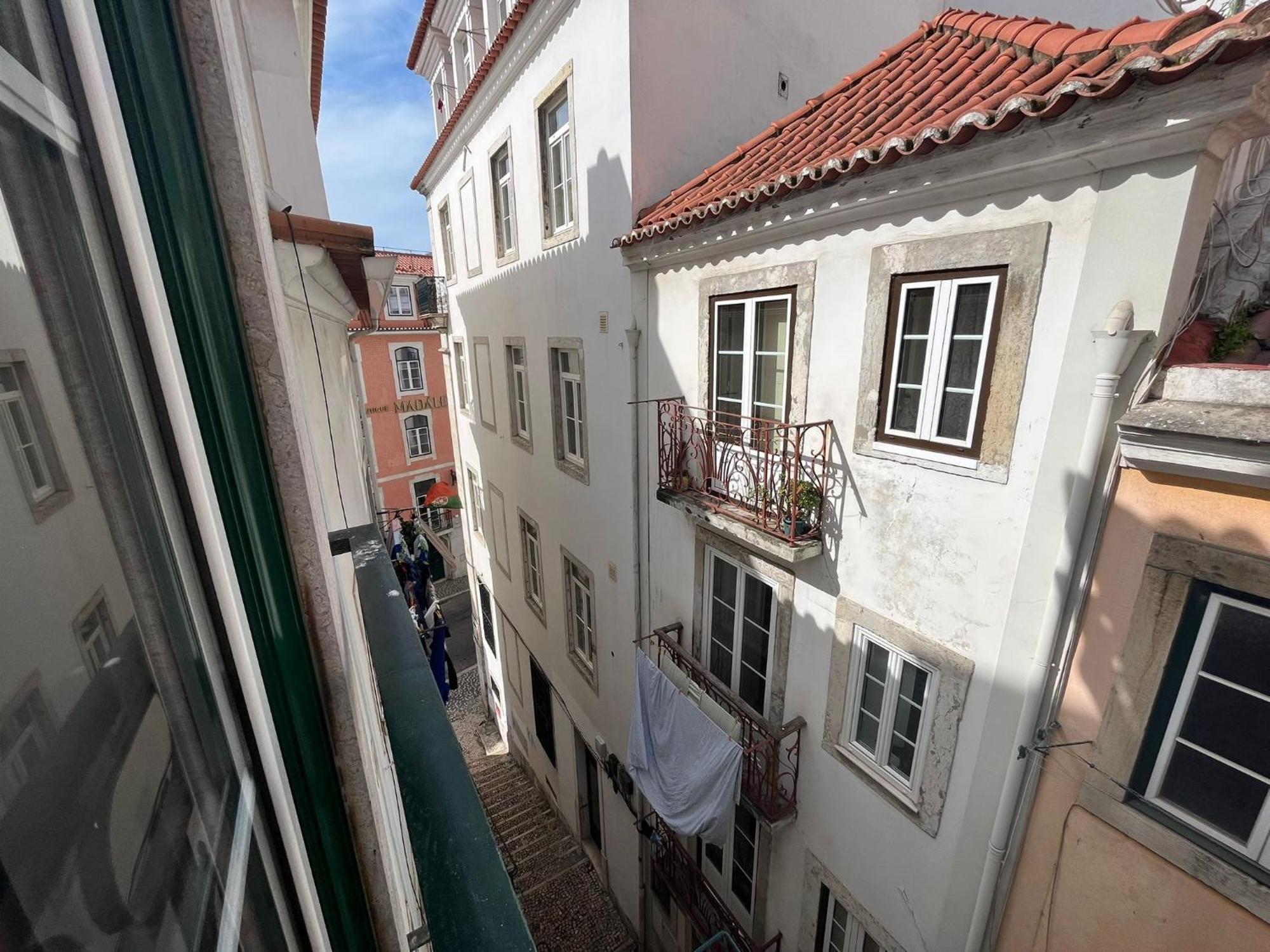 2 Bedroom, 2 Bathroom Apartment - Travessa Da Madalena リスボン エクステリア 写真